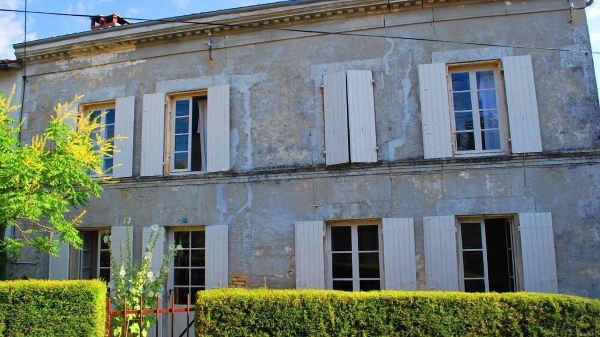 Saint-Hilaire-de-Villefranche House | 2-10 pers - House with character XVIII 180 m2 in 45 km of beachesHouse with character