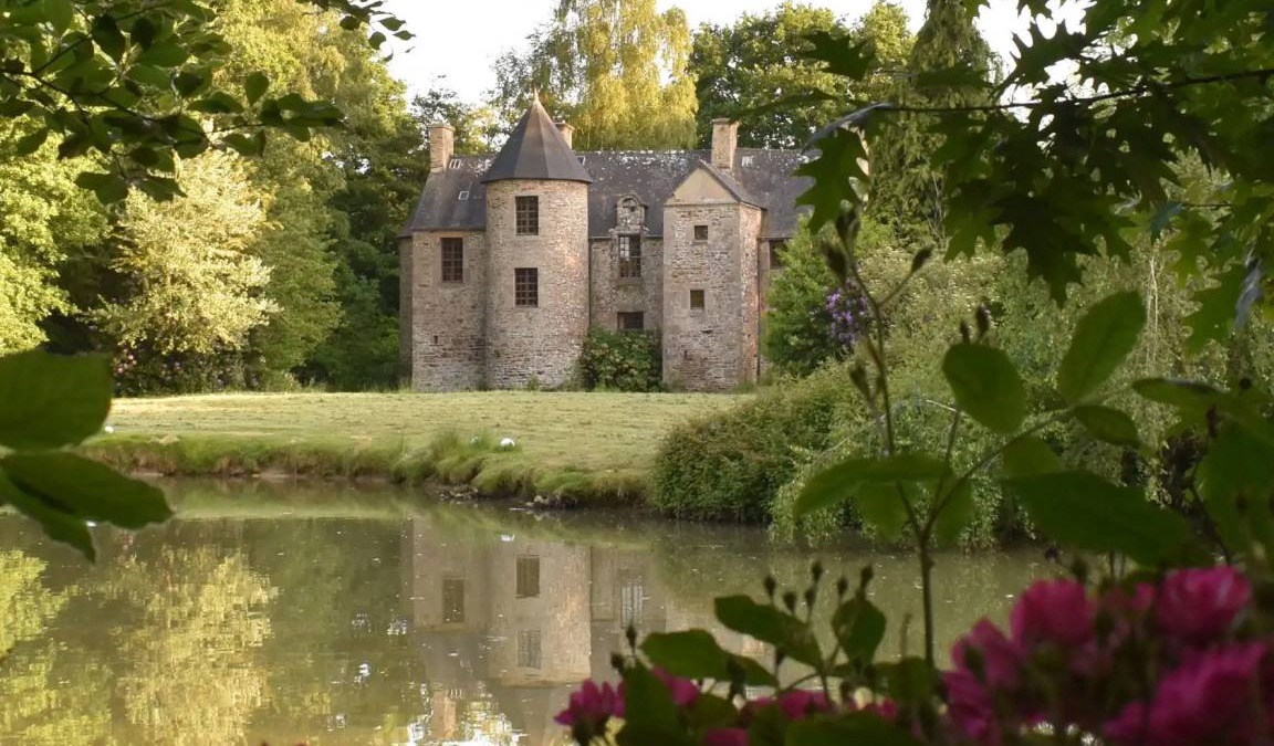 Saint-Hilaire-du-Harcouet House | 200 m² House ∙ 5 bedrooms ∙ 12 guests
