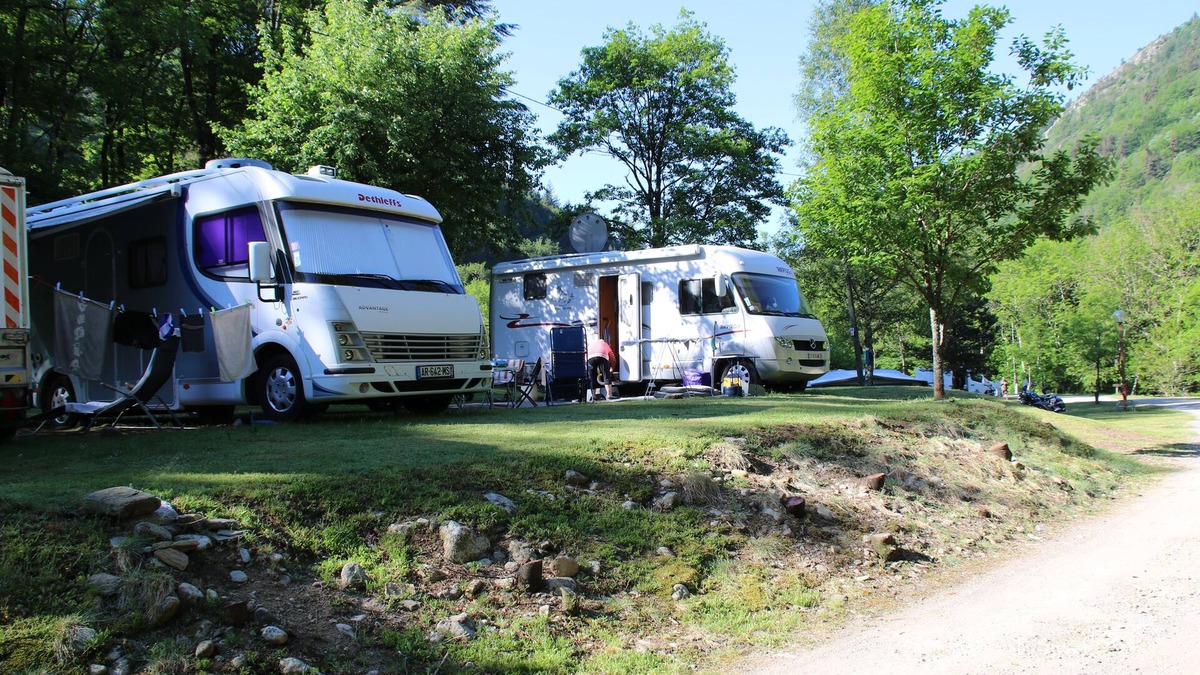 Saint-Laurent-les-Bains RV Rental | Camping Le Ceytrou