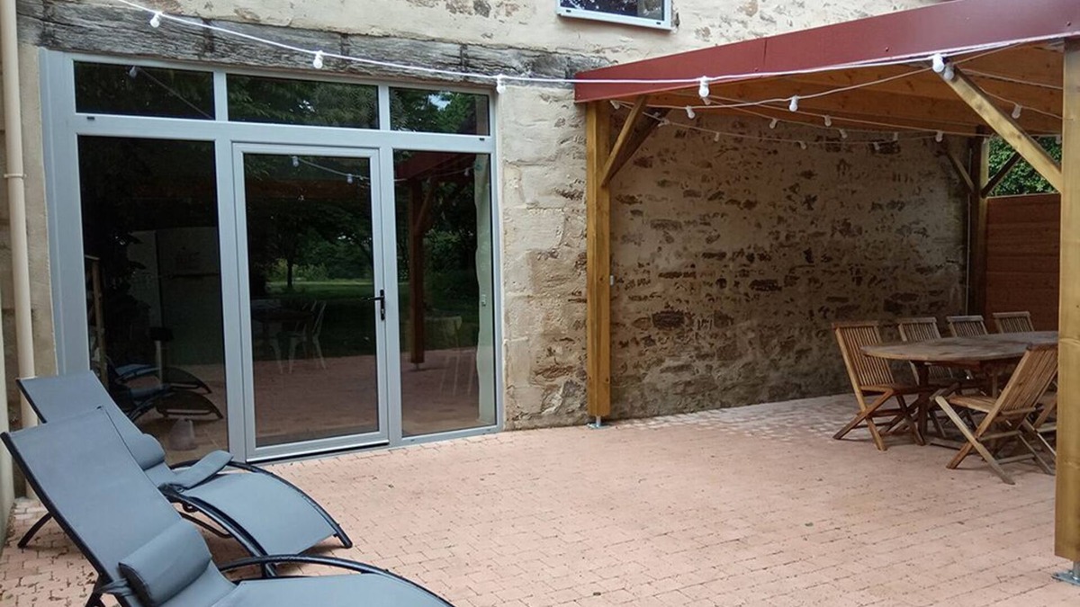 Saint-Martin-Lars-en-Sainte-Hermine House | 10-bed gite in the countryside with indoor swimming pool
