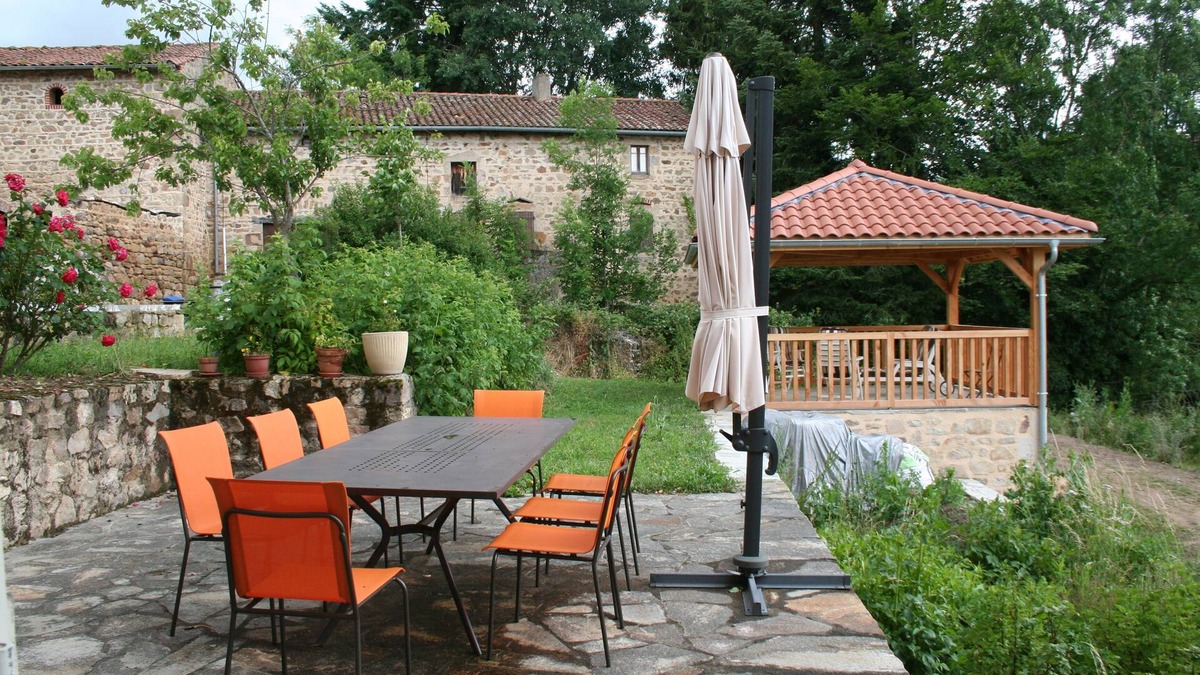 Saint-Quentin-sur-Sauxillanges House | Gîte* JEPATAN with pool table and table tennis