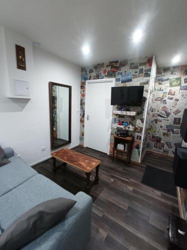 Saint-Remy-en-Bouzemont-Saint-Genest-et-Isson House | Petite maison atypique