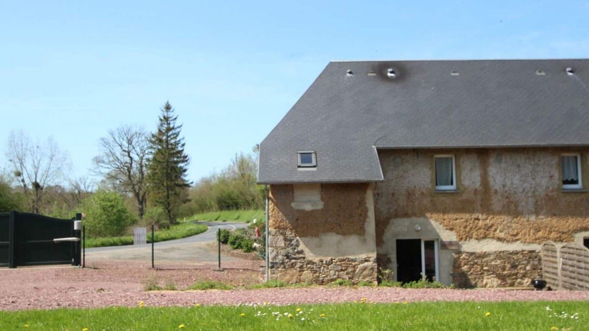 Saint-Sauveur-Lendelin Cottage | Cozy Gîte with Terrace, WiFi, near Mont St-Michel and Cotentin