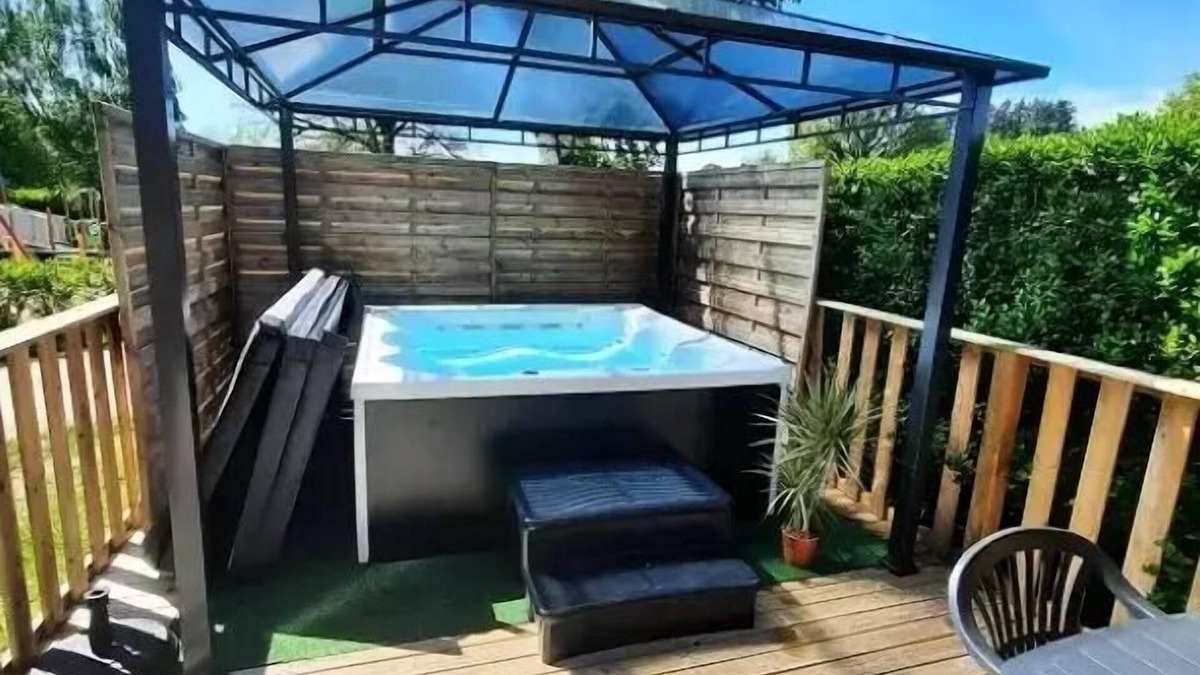 Saint-Symphorien-de-Thenieres House | Domaine Relais du Lac - 3-room cottage for 3/4 people with Jacuzzi