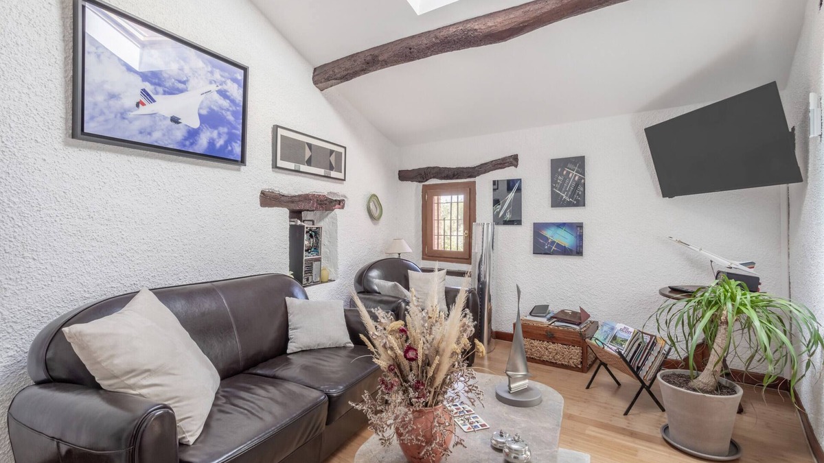 Sainte-Colombe-de-la-Commanderie Bed & Breakfast | Bed and breakfast 'Colombine Chambre Double Deluxe' with Shared Garden, Wi-Fi and Air Conditioning