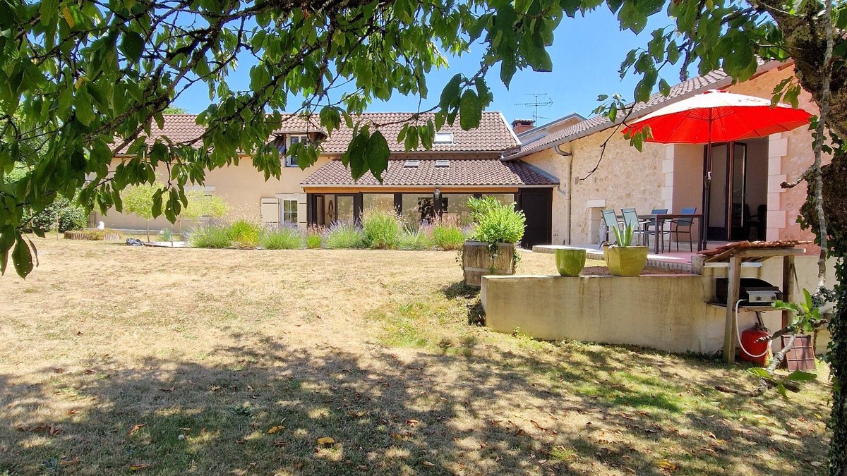 Sorges-et-Ligueux-en-Perigord House | Quiet country house in the Dordogne