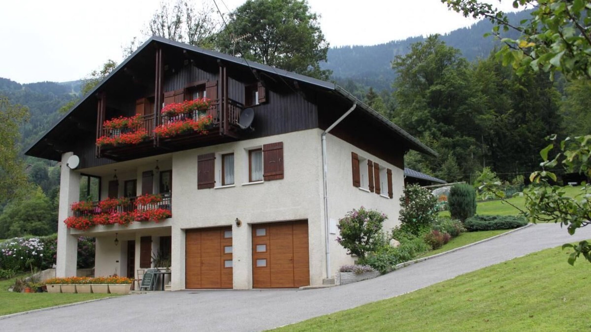 Villard-sur-Doron House | Country house located 8km from Hauteluce/Les Saisies/Espace Diamant, 9km from Arêches ski slopes (domai