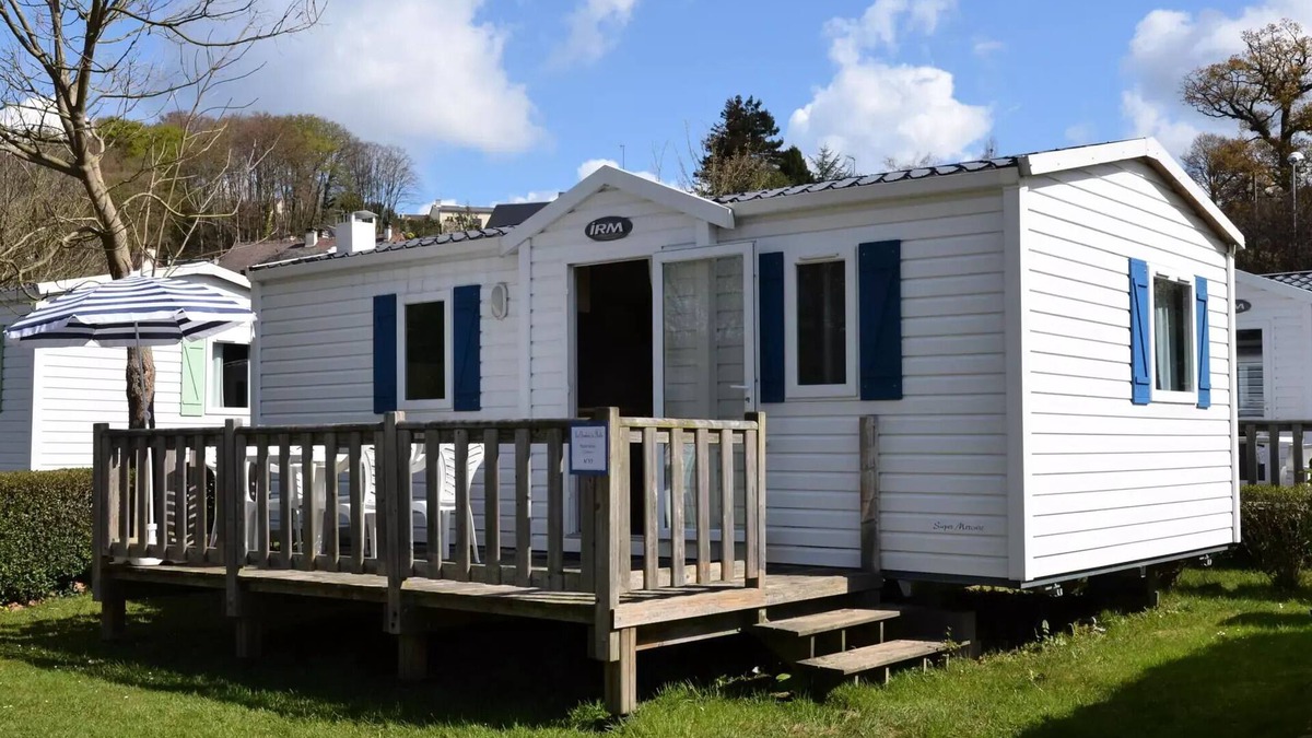 Villedieu-les-Poeles House | Flower Camping Les Chevaliers de Malte * - Standard mobile home 29 m2 (2ch-4/5 pers) + TV + terrace 4 to 5 people - 4 pers. included in the tariff