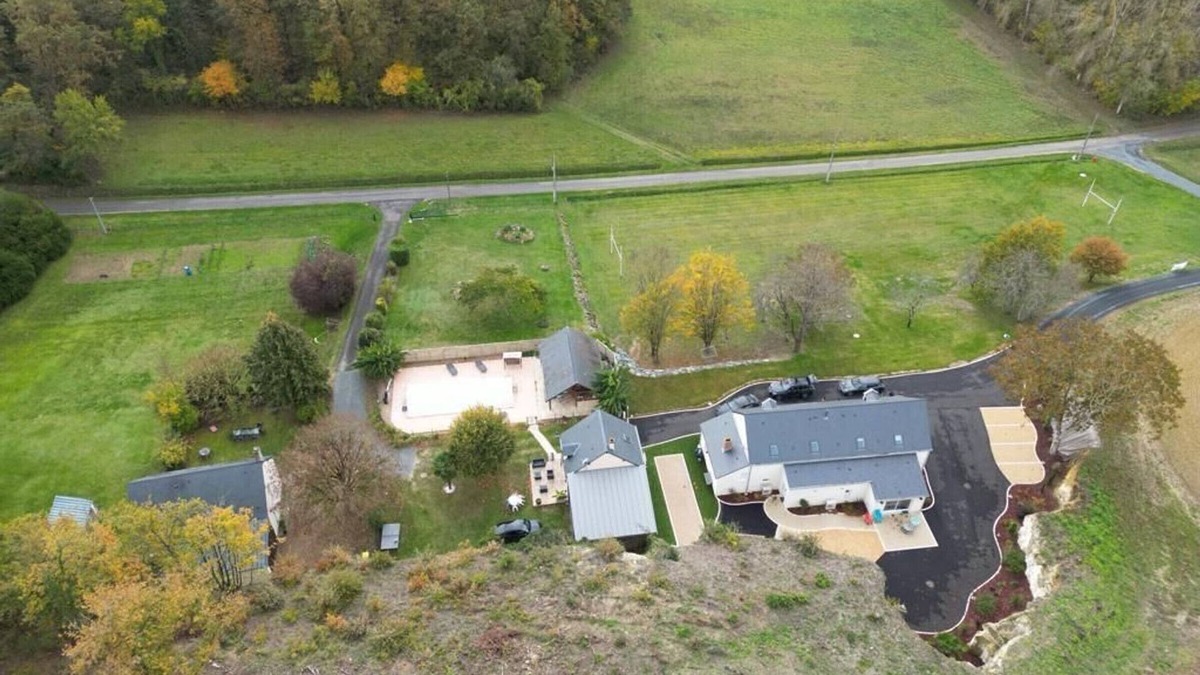 Faverolles Cottage | Cozy Retreat with Shared Heated Pool, Close to ZooParc de Beauval and Valençay