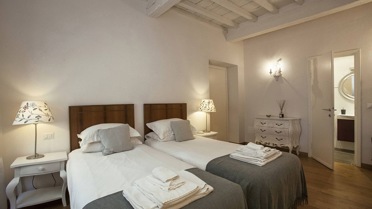 Santa Croce Condo | Francesca - Romantic apt near Piazza della Signoria