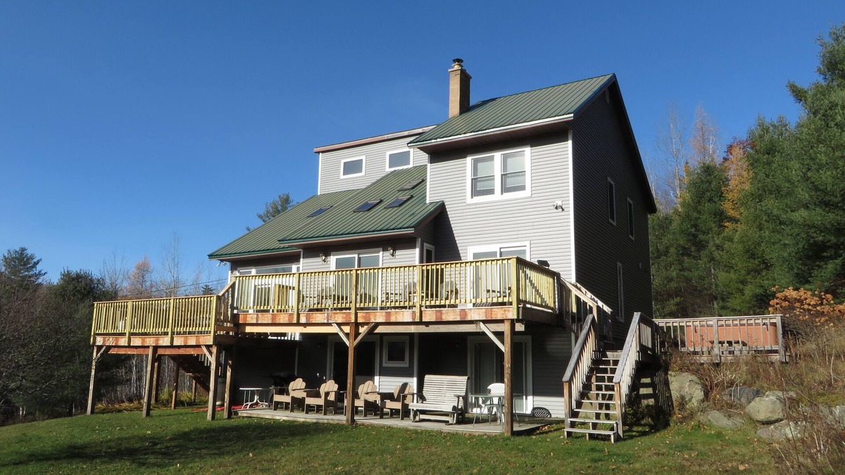 Sugar Hill House | Franconia Notch Retreat, Huge Views, Hot Tub, EV charger, A/C