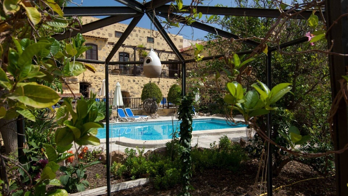 El Rincon Cottage | Frangipani Cottage - Boutique self-catering cottage with saltwater heated pool