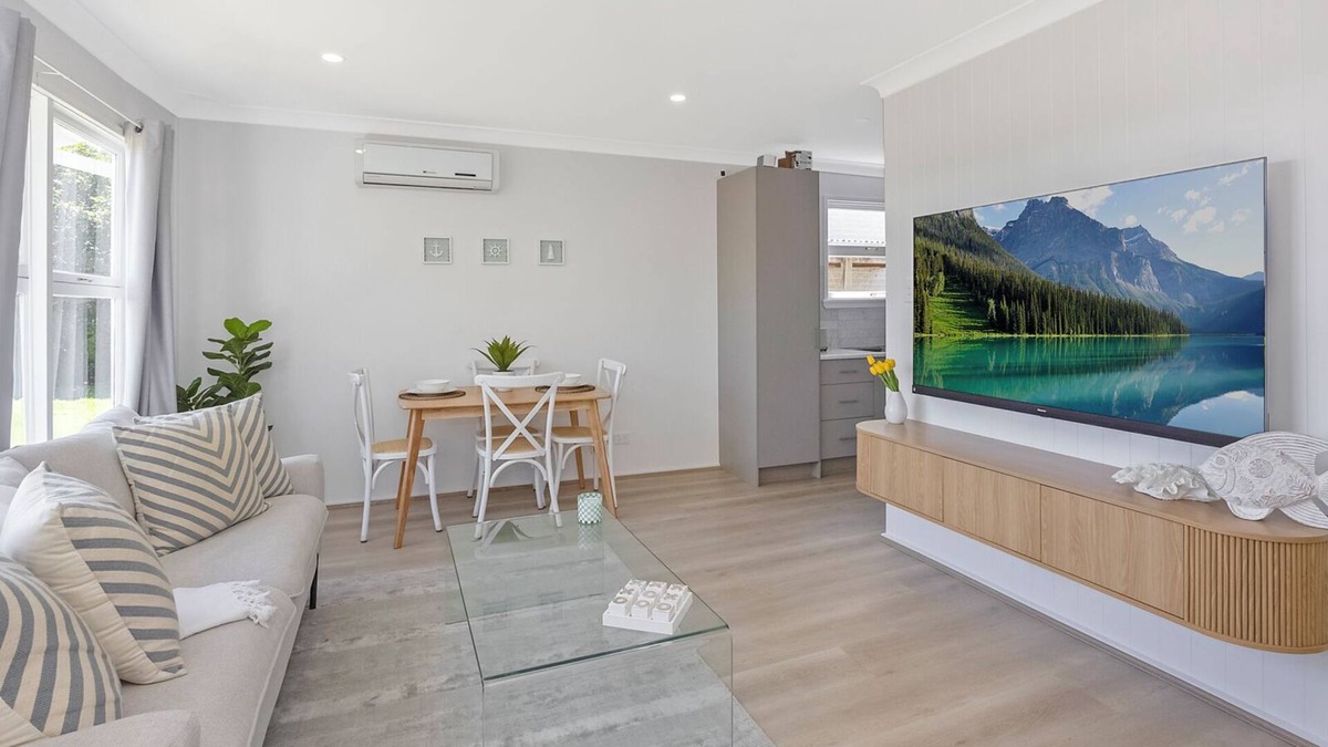 Budgewoi Cottage | Frangipani Hideaway - Close to everything!