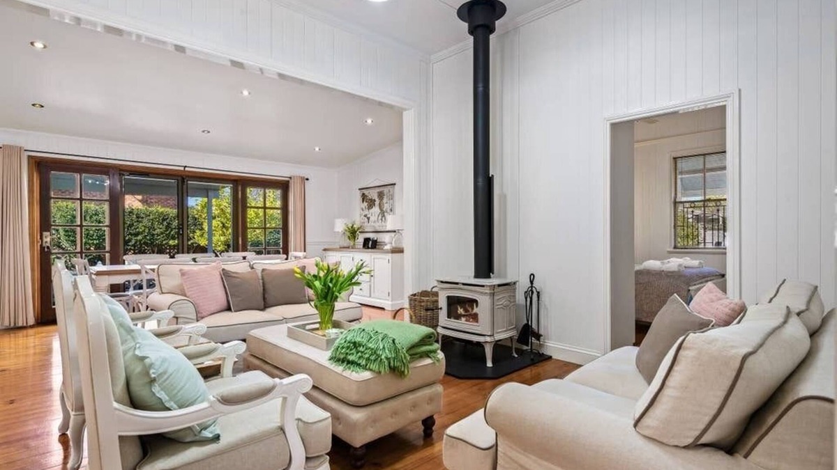 East Toowoomba House | Frangipani House - 3 bedroom Classic, Large, Comfy Queenslander in East Toowoomba