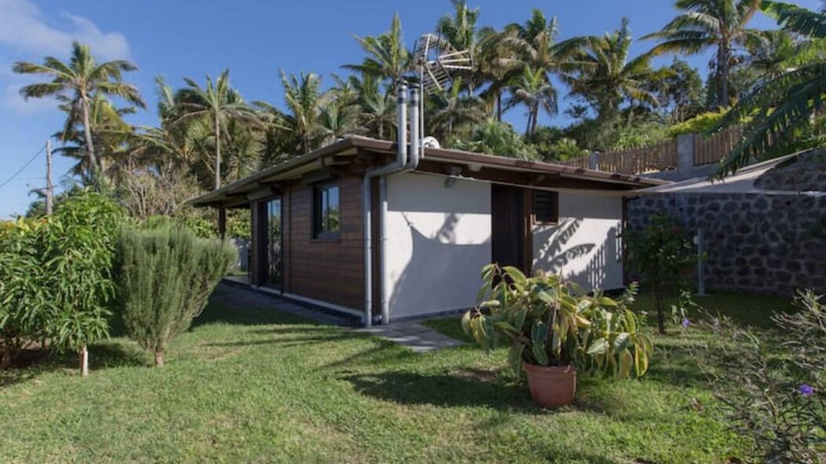 Grande Anse Ski Chalet | Frangipani house, quiet garden and SPA