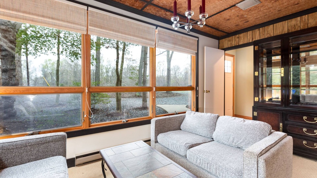 Hooes House | Frank Lloyd Wright inspired home on 5 acres near Dahlgren base