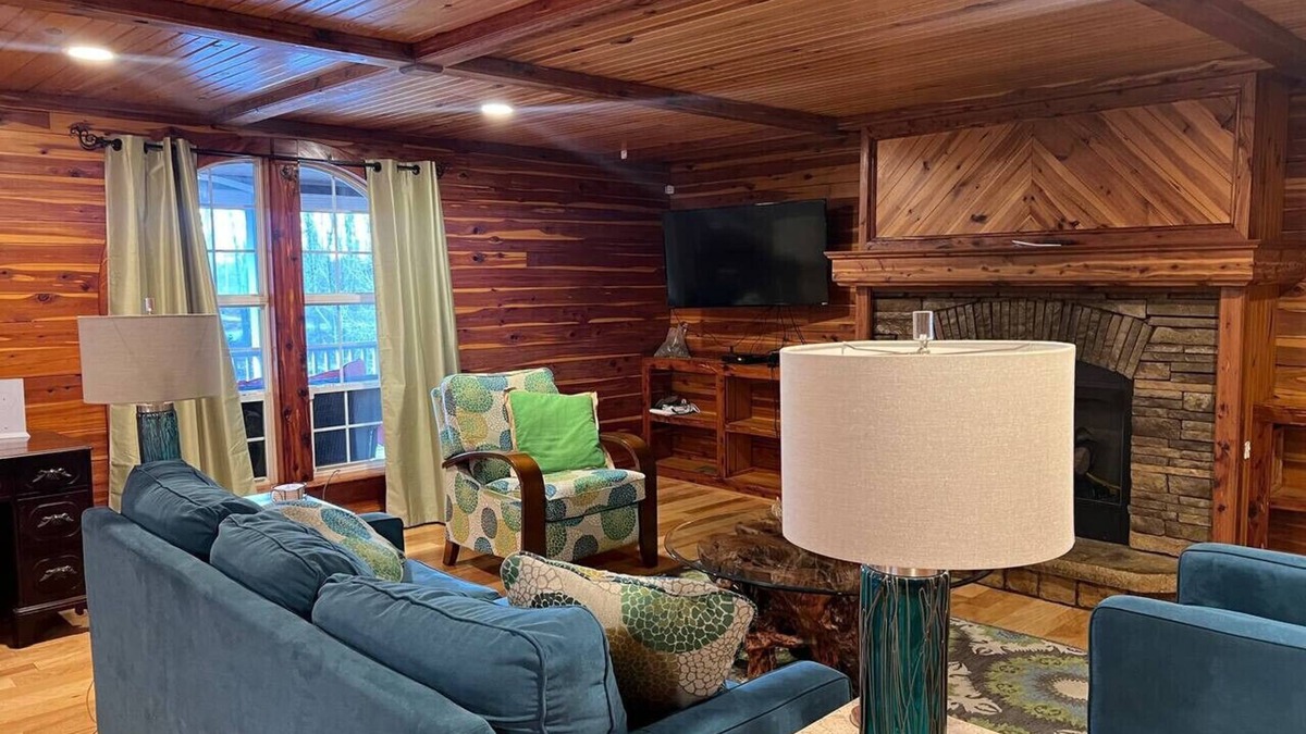 Waynesboro Cabin | Frank's Retreat Cherokee Rd