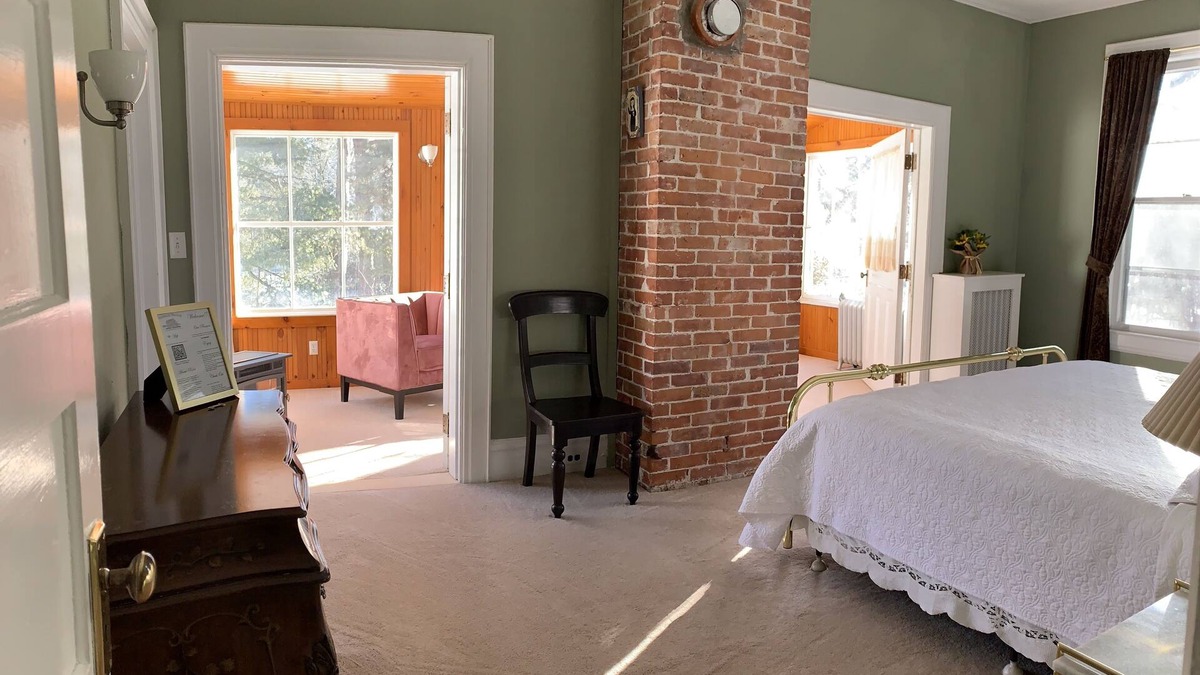 Saranac Lake Bed & Breakfast | Franklin Manor - King Suite with Private Porch
