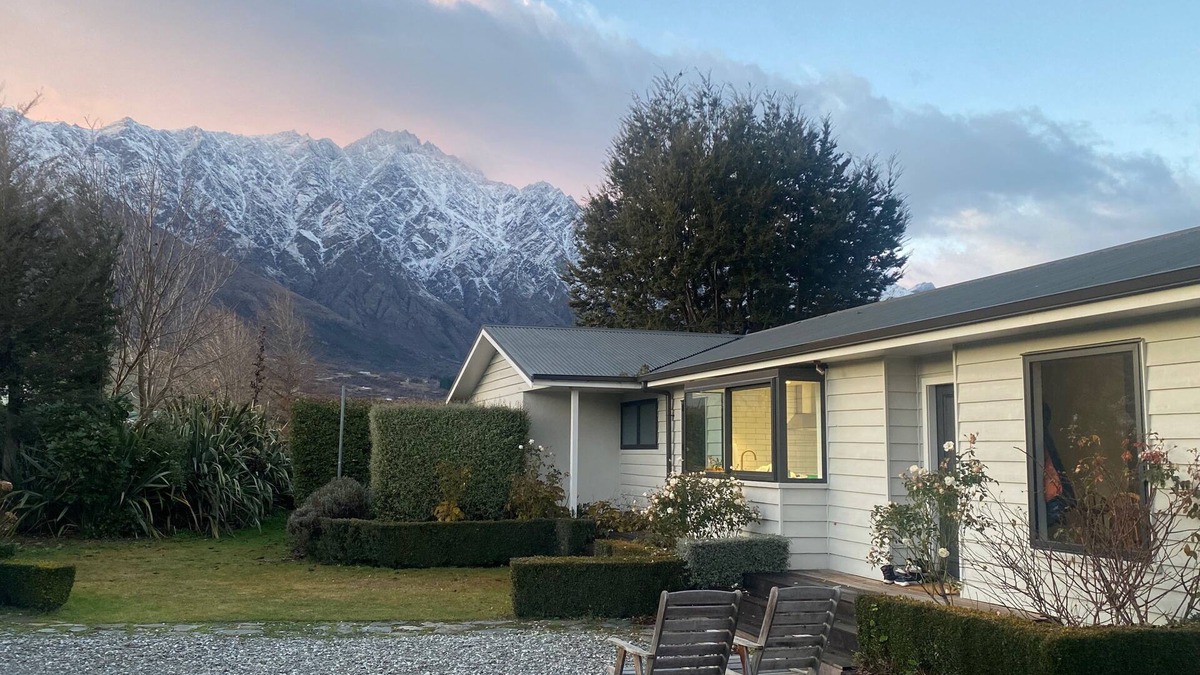Kelvin Heights House | Frankton Favourite - Queenstown Holiday Home