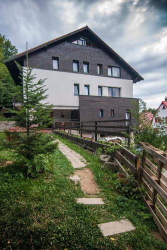Valiug House | Franzdorf Alpin