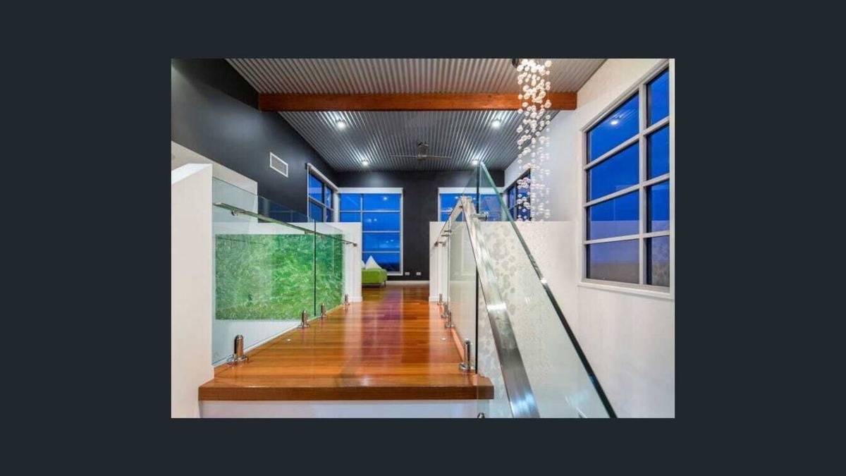 Nikenbah House | Fraser Island Views - Luxury Family House on the Hill with Panoramic Ocean Views