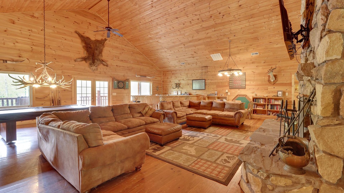 Fraziers Bottom Cabin | Fraziers Bottom Cabin on 800 Acres of Land w/Lake