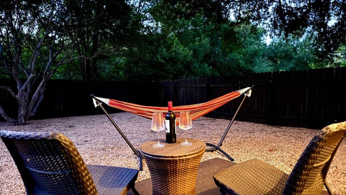 East Oak Hill House | Free $100~2 King BR~Priv Baths~Pet Friendly~Park