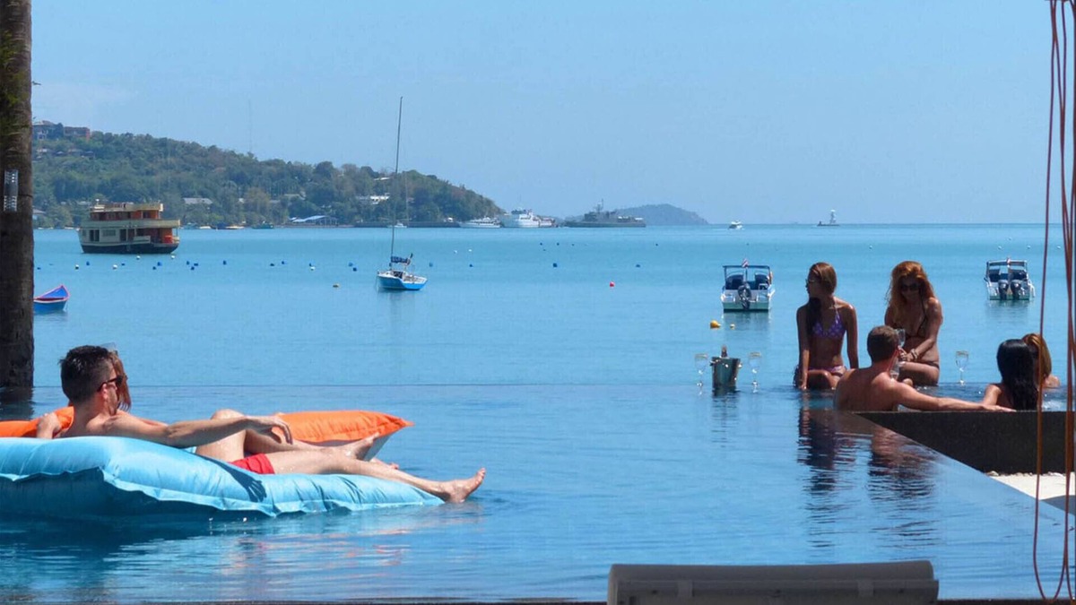 Wichit Villa | FREE $900 Daily Luxury Pack - 10-Bed Beachfront Villa - Private Pool, Spa & Gym