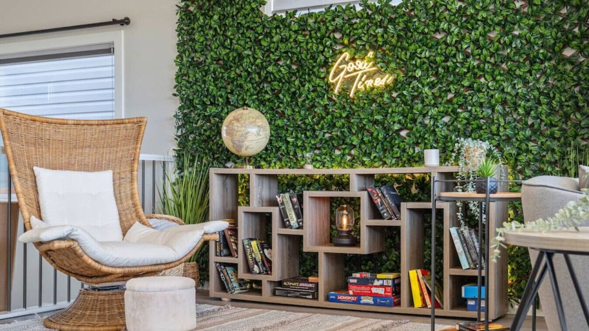 Sage Hill House | Free Banff Pass with California King & Indoor Fireplace