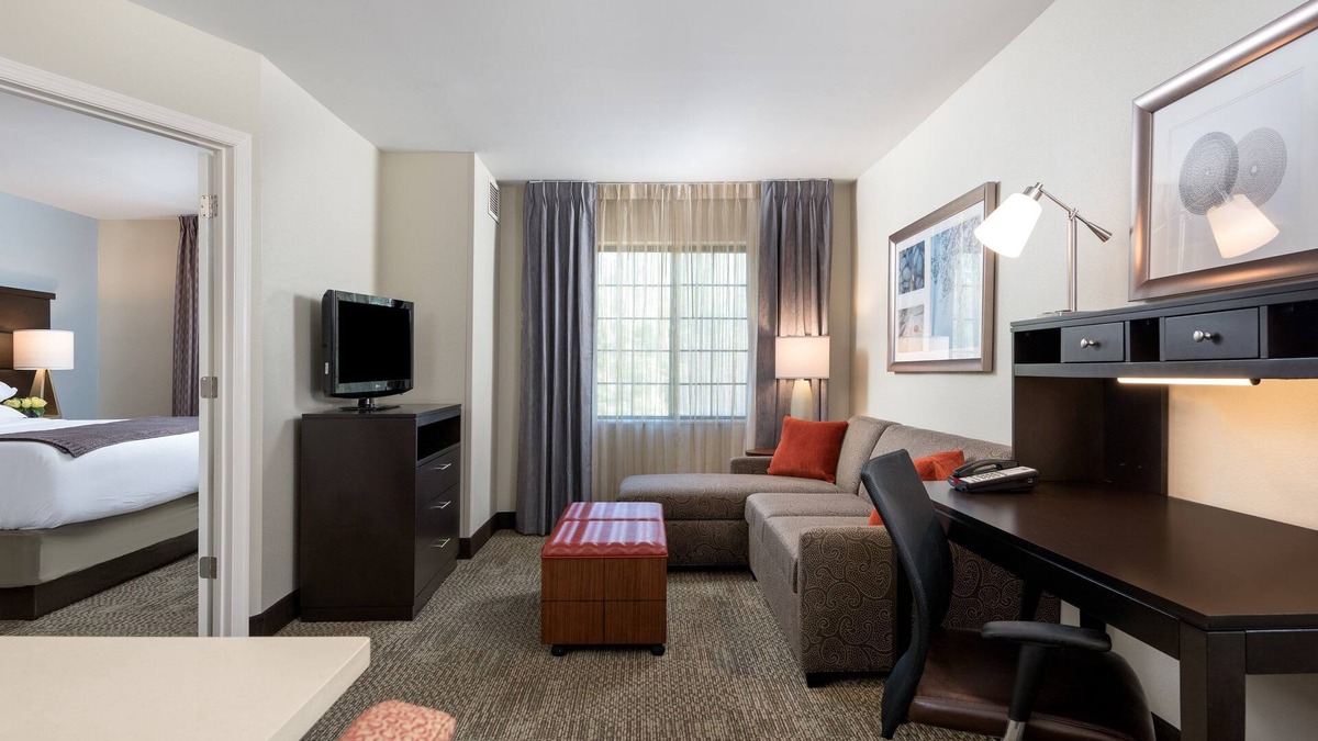 Chantilly Condo | Free Breakfast, Airport Shuttle, Great Location!