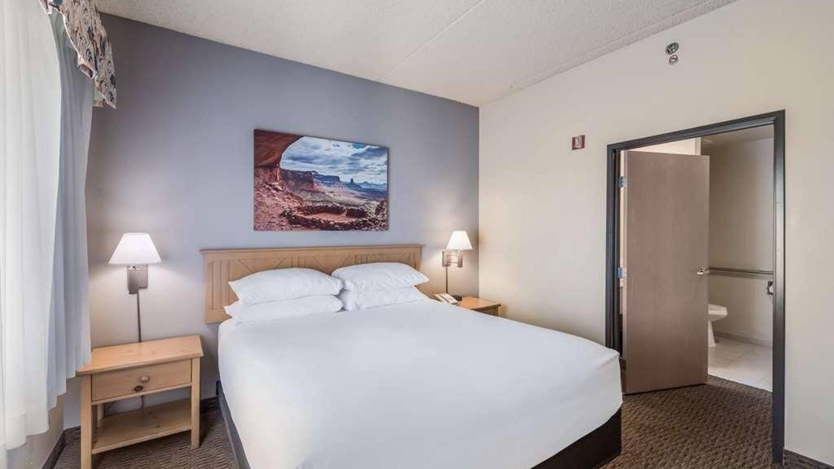 Palm Valley Hotel | FREE Breakfast at Red Lion Inn & Suites Goodyear Phoenix! Near Goodyear Ballpark
