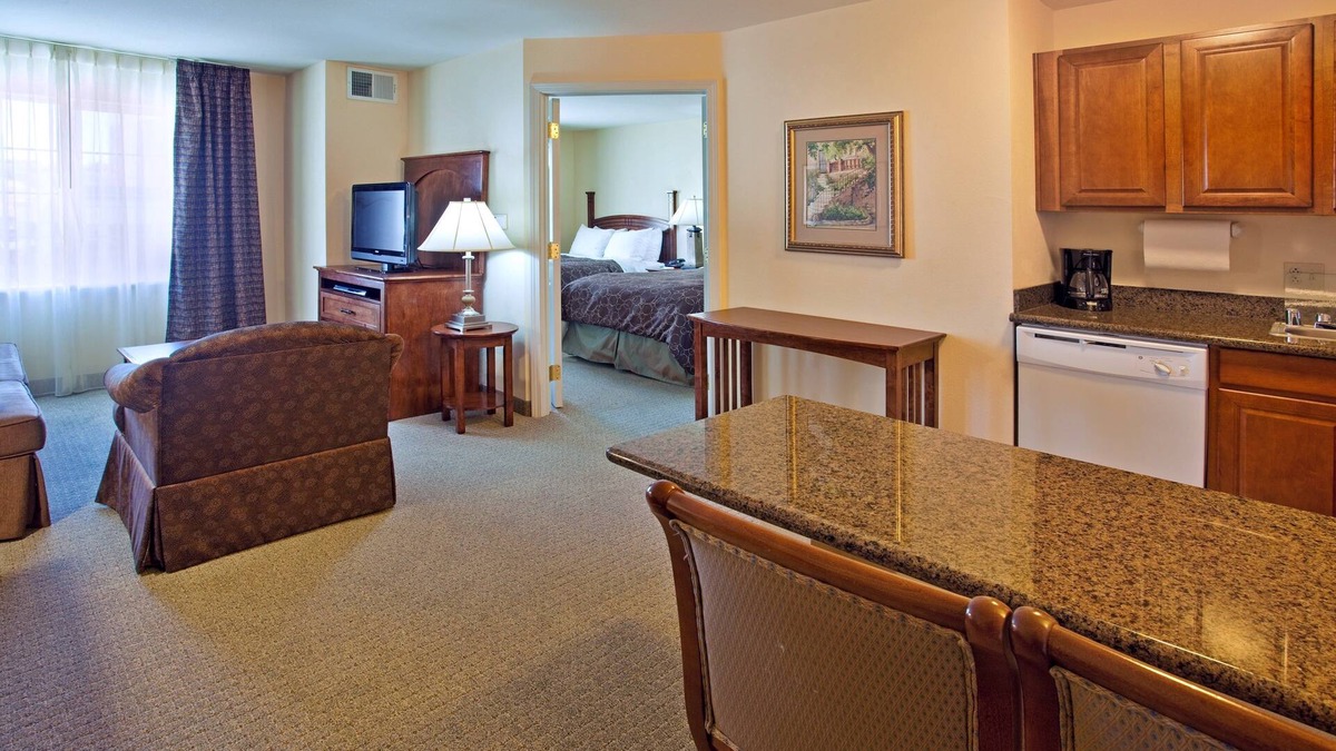 Albuquerque Condo | Free Breakfast + Free Wi-Fi + Hot Tub | Great Suite Close to the ABQ Airport