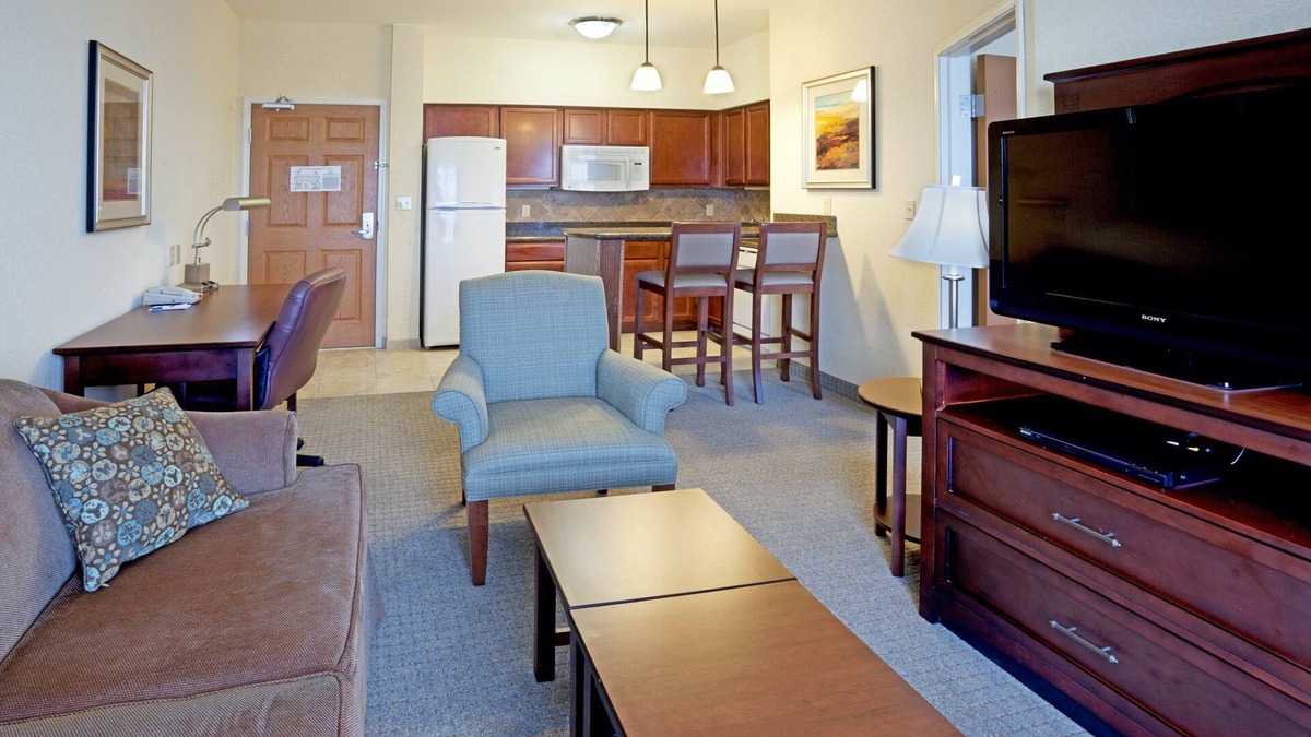 South Side Condo | Free Breakfast. Great Location Near Area Beaches.