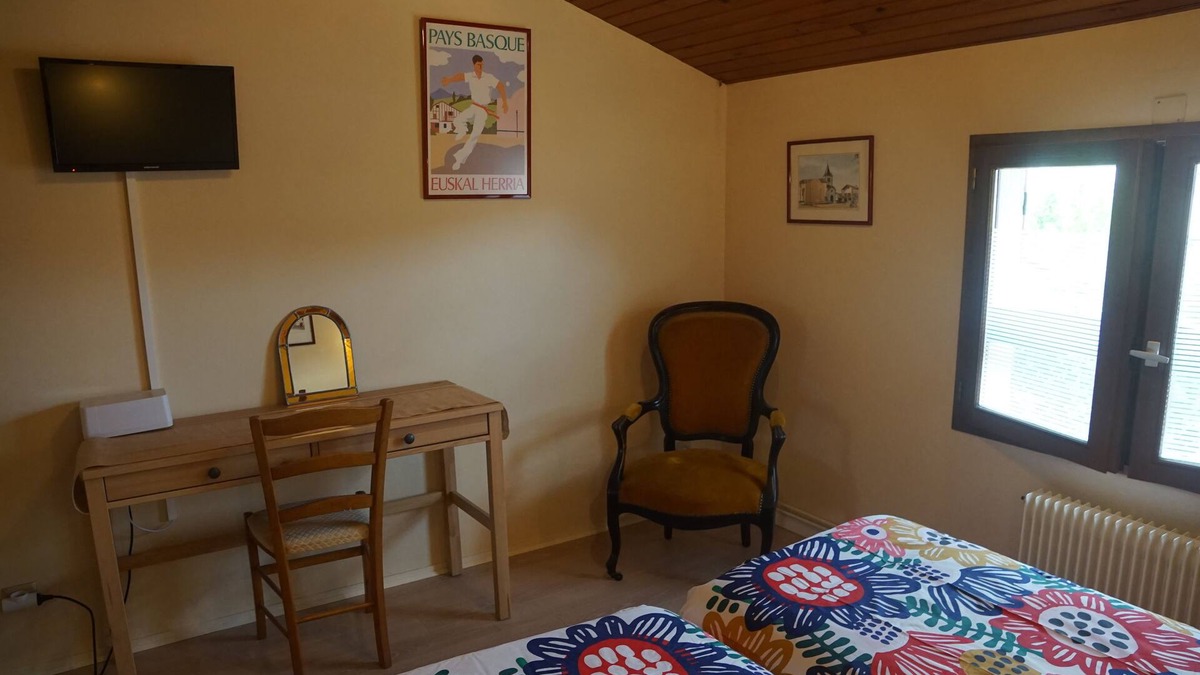 Talence House | Free Breakfast in a nice wine country.