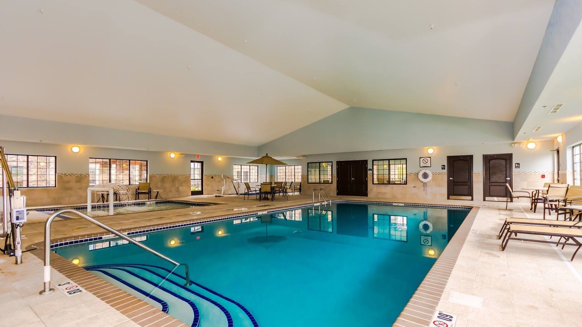 Grand Forks Condo | Free Breakfast. Indoor Pool & Hot Tub. 2 Min Drive to University of North Dakota.