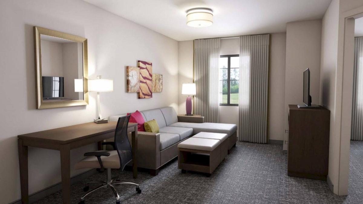 Lafayette Condo | Free Breakfast. Indoor Pool. Great for Groups + Only 5 Miles to Purdue University.