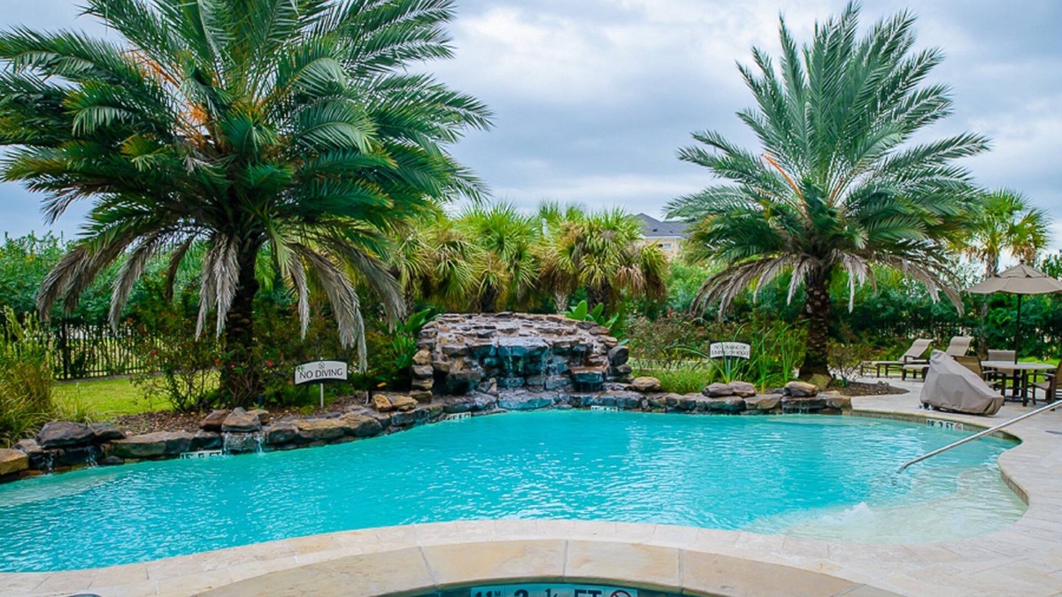 Webster Apartment | Free Breakfast + Outdoor Pool + Hot Tub | Modern Suite
