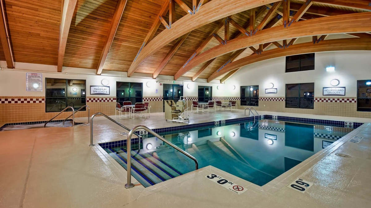 Middleton Condo | Free Breakfast. Pool and Hot Tub. Downtown Location. Your Next Trip!