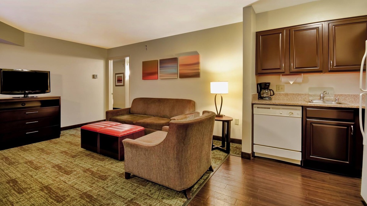 Middleton Condo | Free Breakfast. Pool and Hot Tub. Downtown Location. Near the University of Wisconsin-Madison!