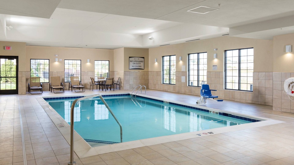Polaris Apartment | Free Breakfast & Pool Access. King Studio Near Ohio State University!