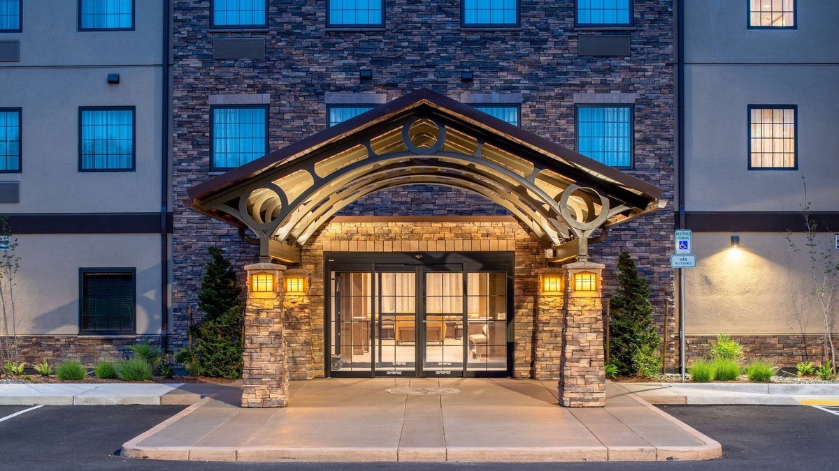 Hillsboro Apartment | Free Breakfast. Pool. Gym. Great for Business Travelers!