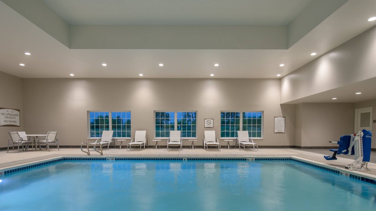 Hillsboro Condo | Free Breakfast. Pool. Gym. Near Rock Creek Country Club! Your Next Vacation!