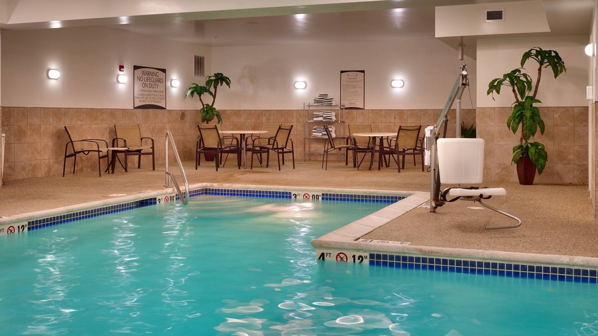 Omaha Apartment | Free Breakfast. Pool. Gym. Great Location! Near the Children’s Hospital