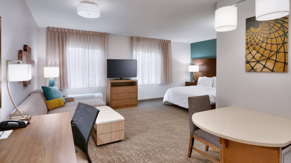 Lehi Apartment | Free Breakfast. Pool & Hot Tub. Gym. Near Traverse Mountain Shopping Center!