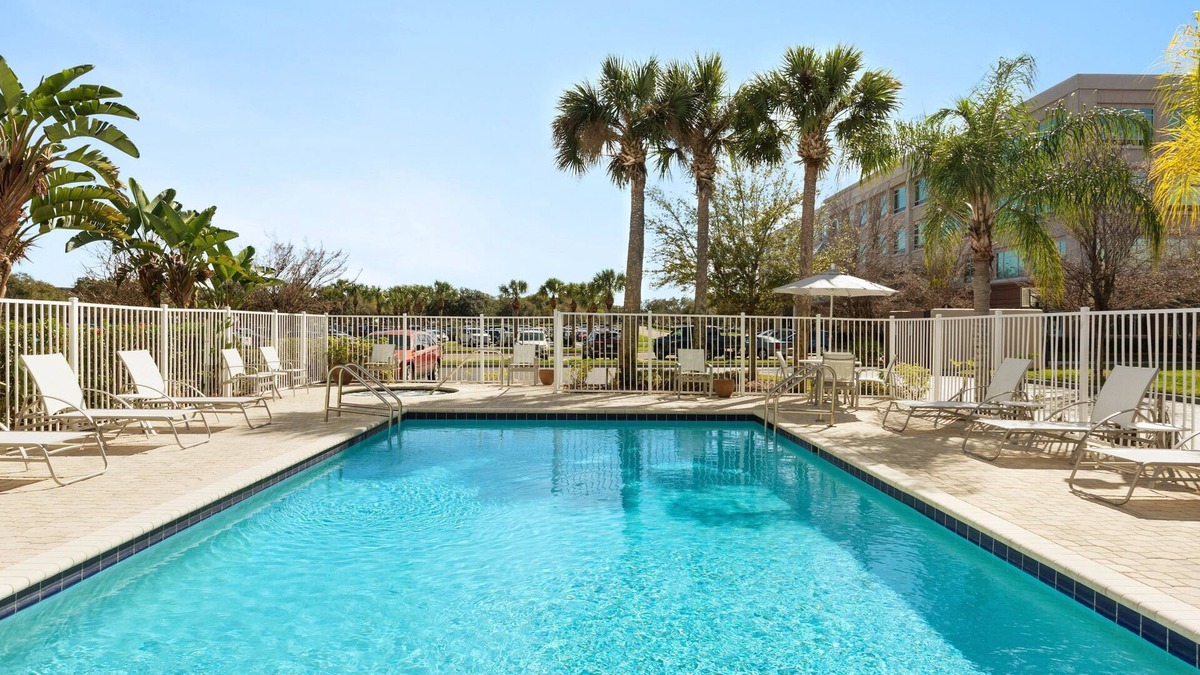Tampa Condo | Free Breakfast, Pool, King Beds. Spacious Room at Staybridge Suites!
