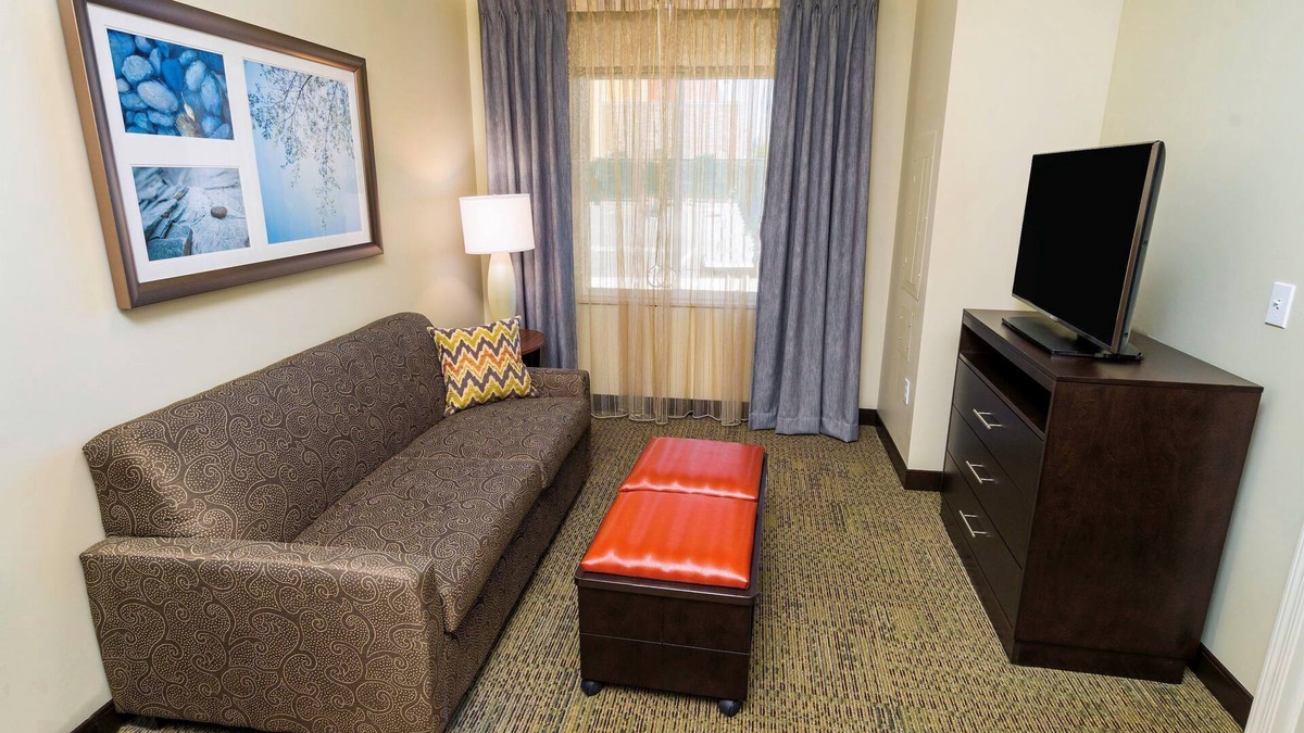 Newark Condo | Free Breakfast. Pool. Shared BBQ. 30 Min to Oakland Zoo!