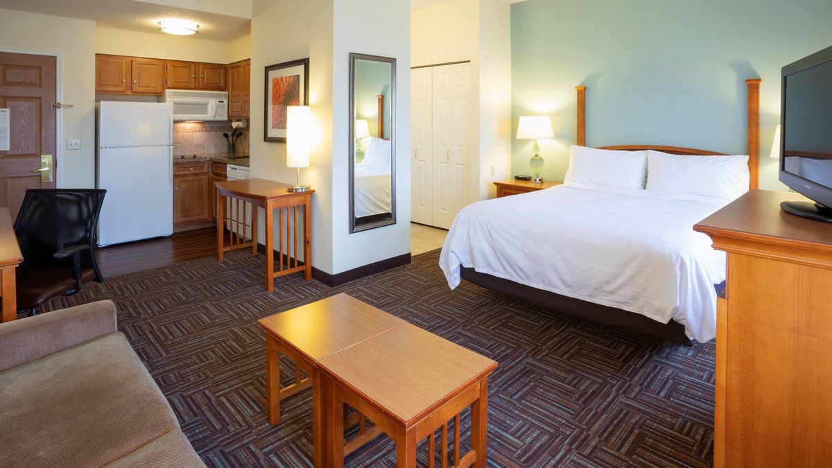West Bloomington Apartment | Free Breakfast. Pool & Hot Tub. Great for Business Travelers!