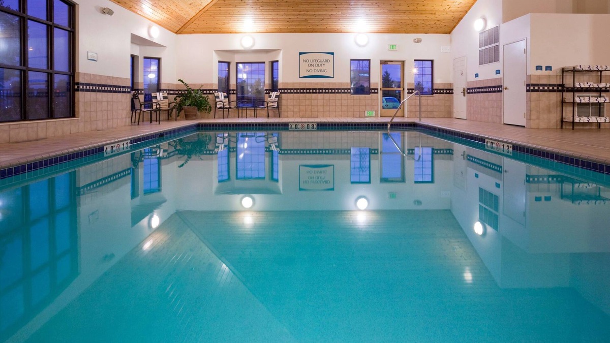 Maple Grove Condo | Free Breakfast. Pool & Hot Tub. Gym. Near Albertville Premium Outlets!
