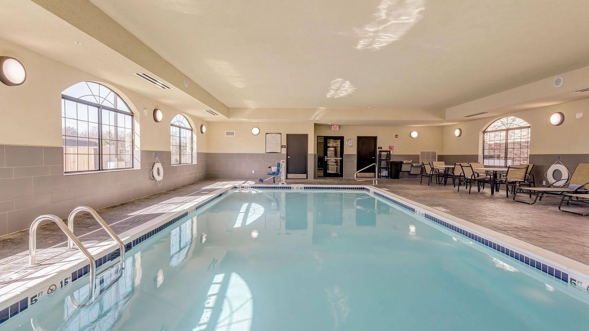 Maryland Heights Apartment | Free Breakfast + Pool, Gym, and BBQ Area! Studio Suite Perfect for Business Travelers