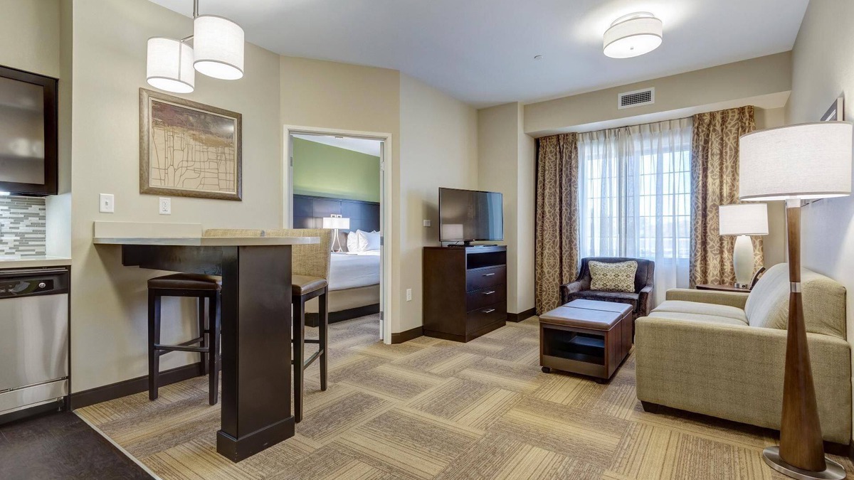 Maryland Heights Condo | Free Breakfast, Pool, Gym, BBQ. Your Next Vacation